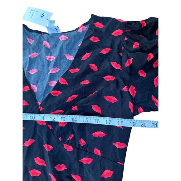 A New Day Womens V-Neck Dress Black With Red Lip Print Size 14 - Picture 7 of 10
